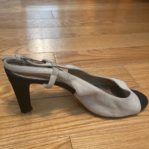 Chanel tan suede sandals - Picture 6 of 12